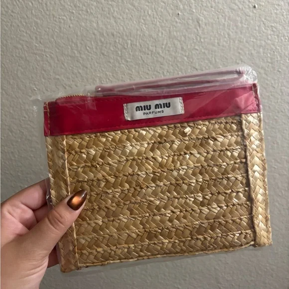 MIU MIU Parfums Zippy Pouch Clutch w/ wristlet Woven Straw RED Novelty GWP NEW - Picture 1 of 2